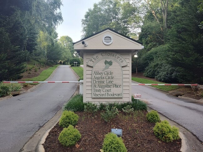 Building Photo - Well Maintained Condo Gated Community