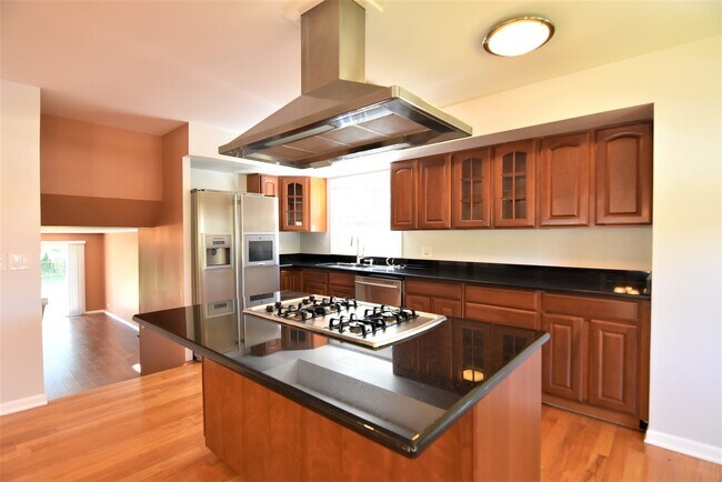 Building Photo - 1702 N Waterman Ave