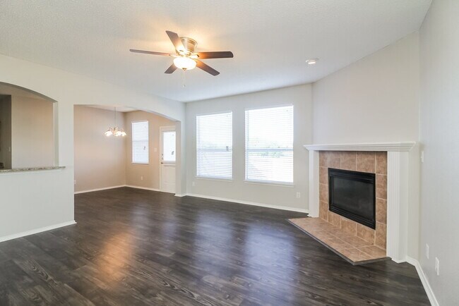 Foto del edificio - 505 Summertree Ln