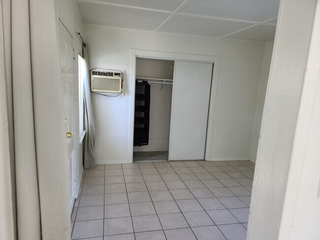 Foto del edificio - 346 W Valencia Ave