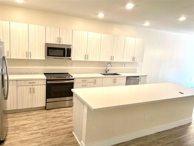 Foto del edificio - 15817 NW 91st Ct