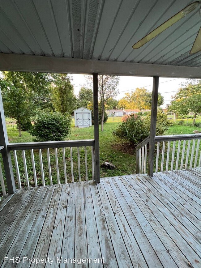 Building Photo - 2 br, 1 bath House - 527 W. Silsby