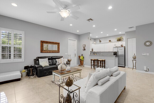 Foto del edificio - 17698 Evangeline Ave