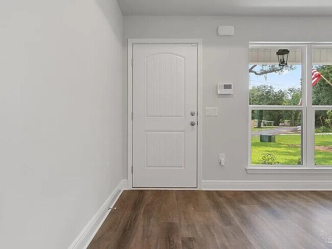 Foto del edificio - 8418 Cherry Ave