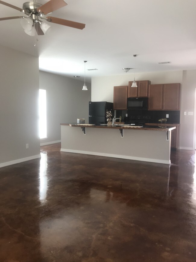 Foto del interior - Bearkat Cove Townhomes