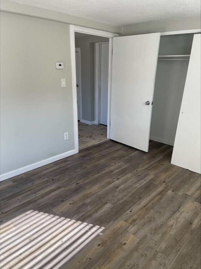 Building Photo - 317 E 400 S