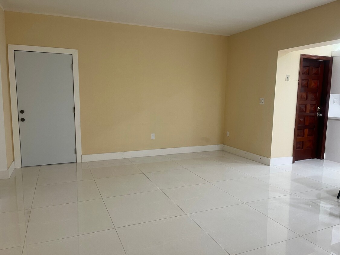 Photo - 330 Northwest Dr (Miami, FL)