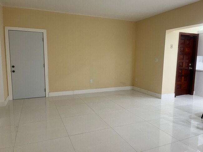 Photo - 330 Northwest Dr (Miami, FL) House