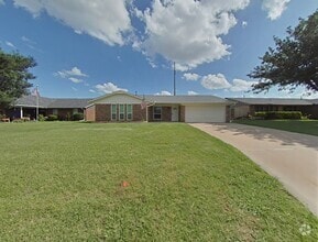 Building Photo - 7512 SW Forest Ave