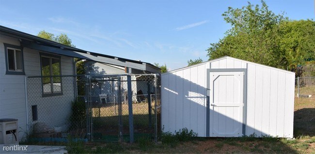 Building Photo - 5291 N Robert Rd