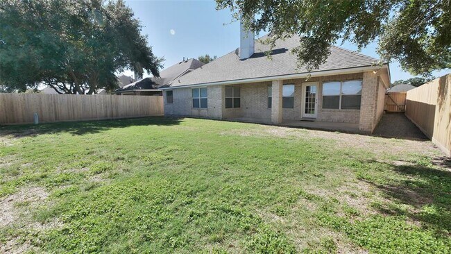 Building Photo - 2421 Teresa Dr