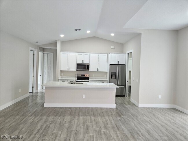 Foto del edificio - 22 NW 13th Pl