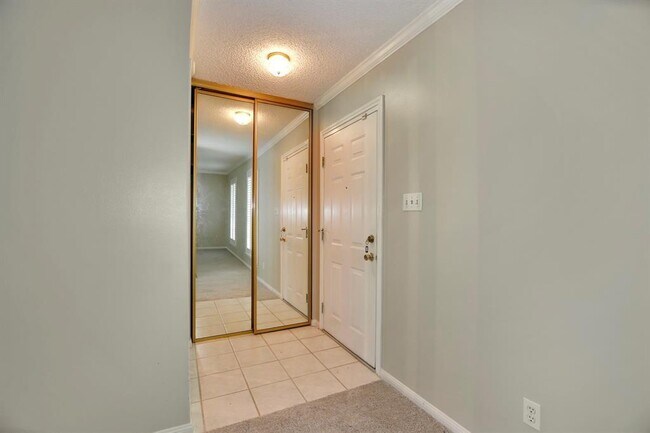 Building Photo - 2248 Shadowdale Dr