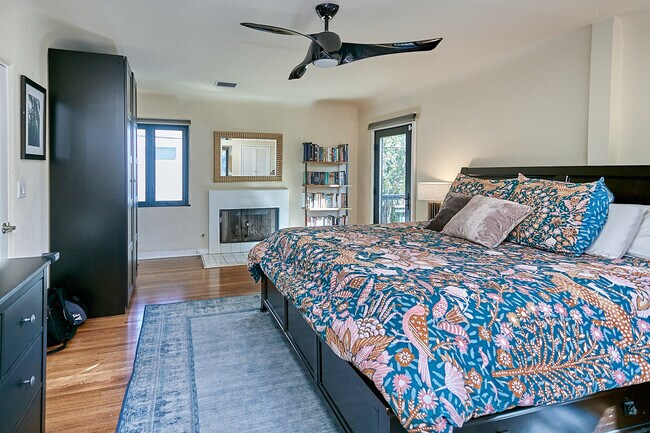 Master bedroom - 8333 Grand View Dr