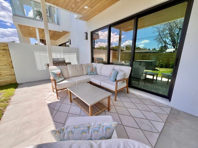 Photo - 300 SW 7th St Townhome
