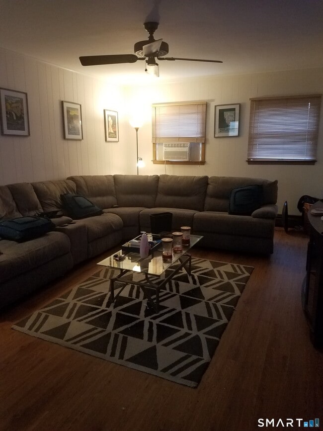 Foto del edificio - 72 Maple Tree Ave