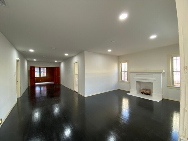 Foto del edificio - 2143 N Commonwealth Ave