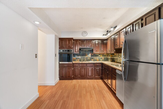 Building Photo - 345-345 4 Ave NE