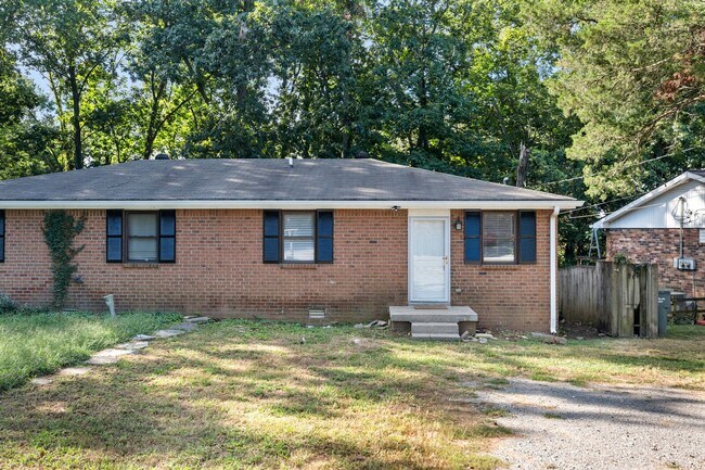Foto del edificio - 4432-4434 Central Valley Dr