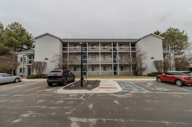Building Photo - Great Location, Great Size, Great TC