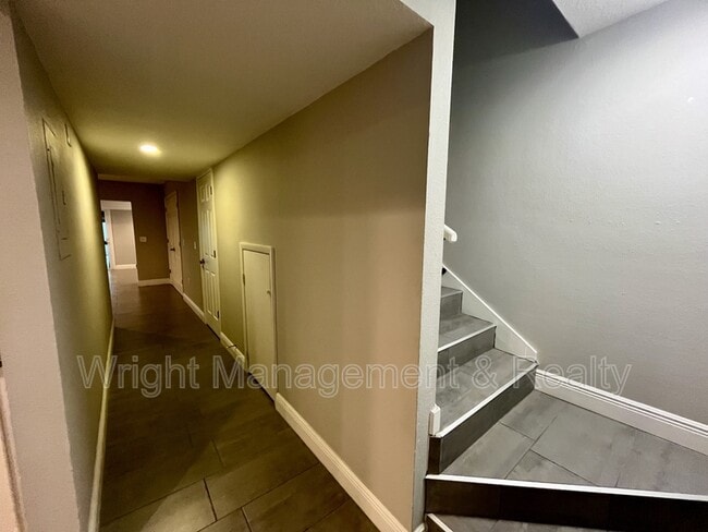 Photo - 727 N Himes Ave Townhome