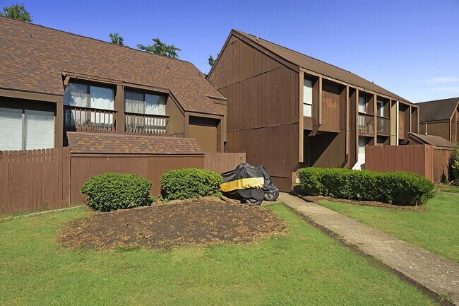 Building Photo - Hickory Hollow