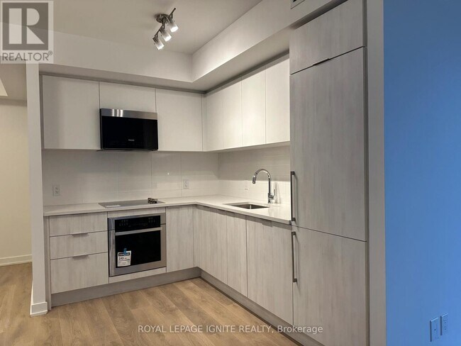 Building Photo - 2033 Kennedy Rd