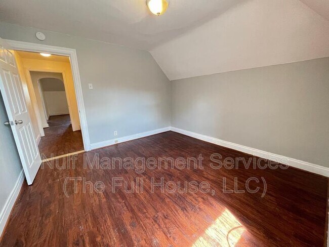 Foto del edificio - 5544 Baywood St