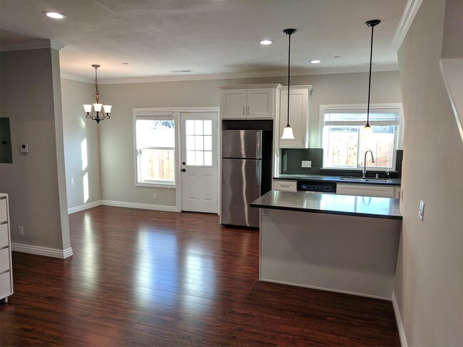 Foto del edificio - 21709 Meekland Ave