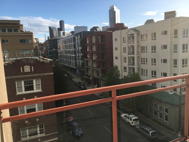 Foto del edificio - 1700 Bellevue Ave
