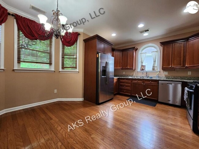 Building Photo - 5020 Melrose Way