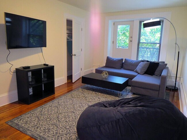 Foto del edificio - 1463 Beacon St