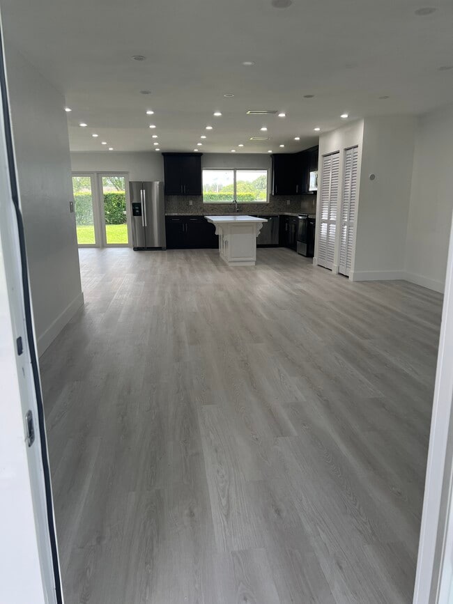 Foto del edificio - 4320 SW 57th Ave