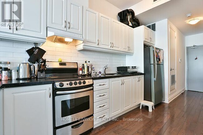 Photo du bâtiment - 683-683 Danforth Ave