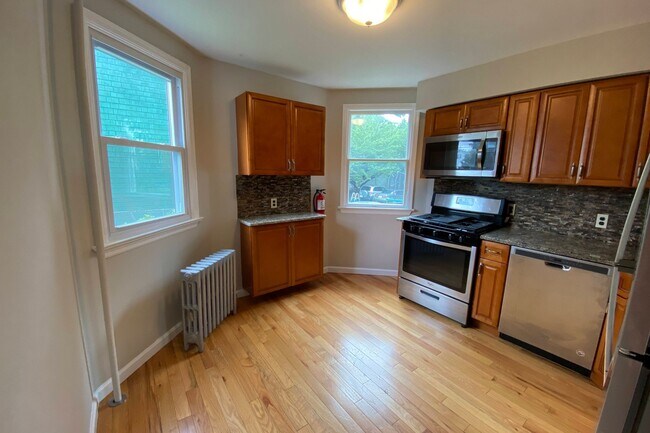 Building Photo - 200 Montgomery St