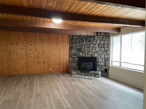 Building Photo - 2315 Temple Dr