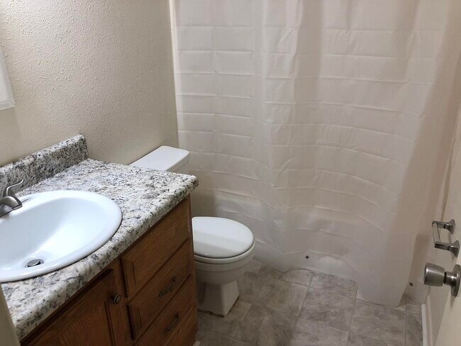 Foto del edificio - 4110 Brewster Rd