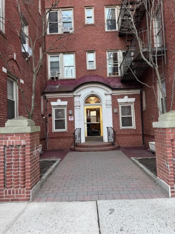 Building Photo - 1560 E 18th St