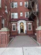 Building Photo - 1560 E 18th St