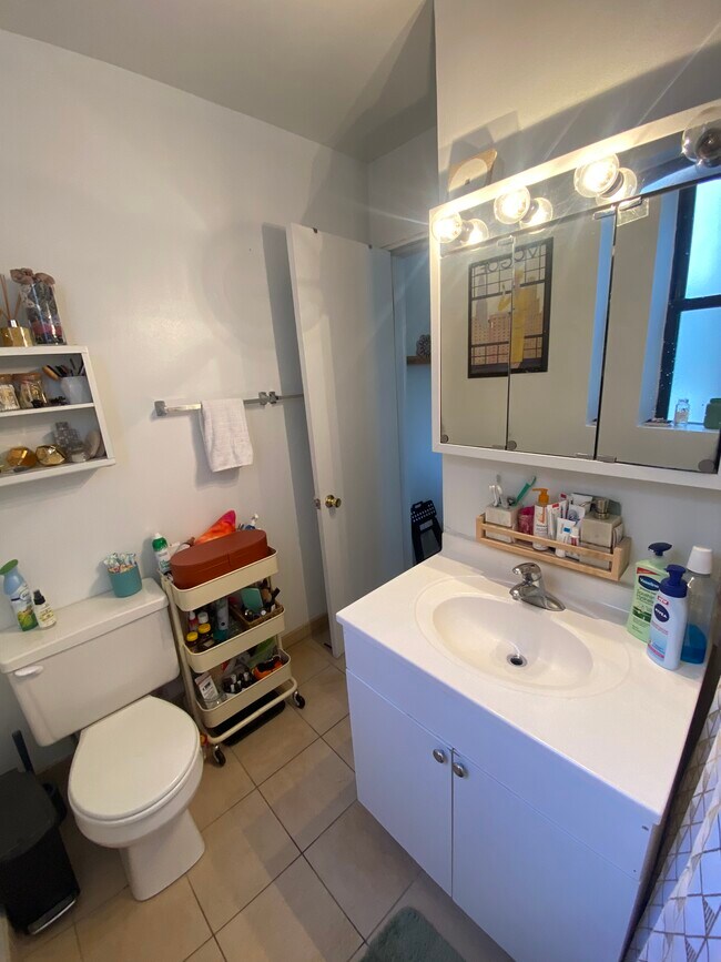 Foto del edificio - 3454 N Southport Ave
