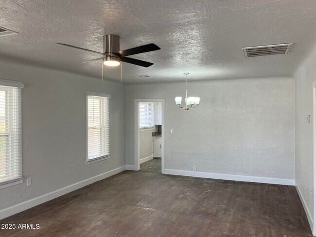 Foto del edificio - 423 E Crescent Ave