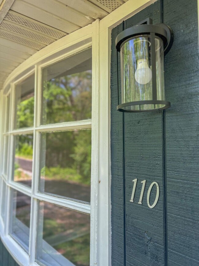 Foto del edificio - Completely Remodeled Home in Clarksville, TN – Just Off Madison Street!