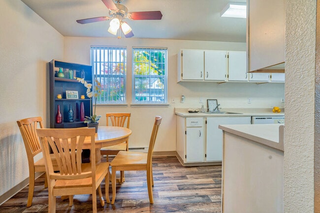 Building Photo - Oak Glen Apartments