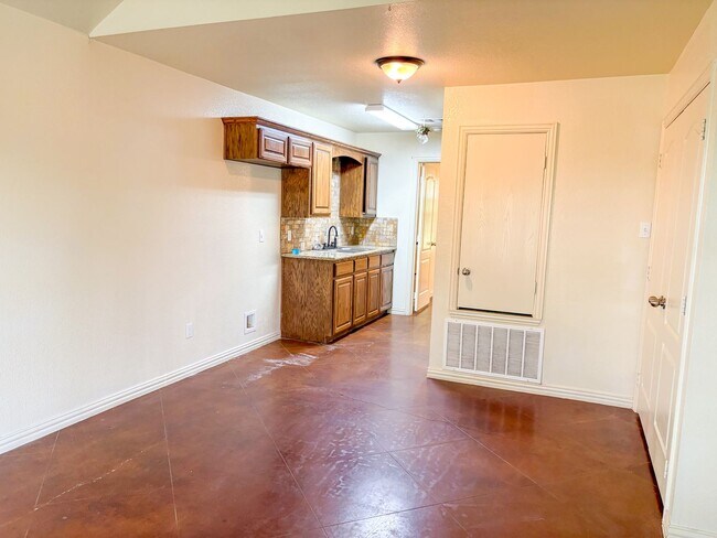 Foto del edificio - 810 E Avenue C