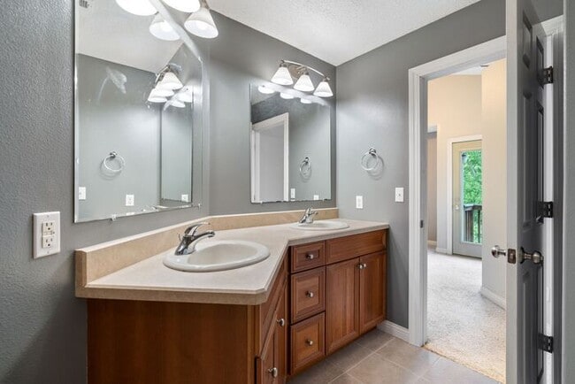 Building Photo - $2,500 | 4 Bedroom, 3.5 Bathroom Multi Flo...