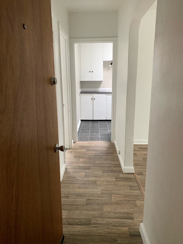 328 W Meeker St Unit 3, Kent, WA 98032 Apartments in Kent, WA