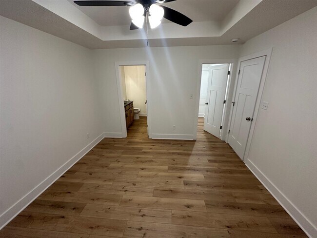 Foto del edificio - 909 Alberta Dr