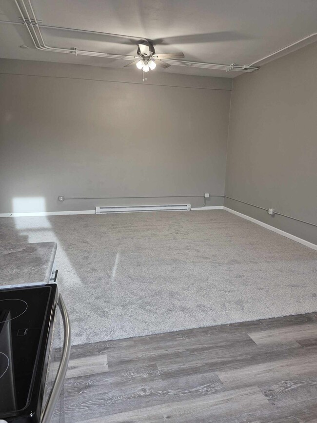 Foto del edificio - 19 W Central St