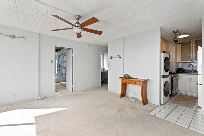 Building Photo - Punahou Pulelehua 2 Bedroom 1 Bathroom 1 Parking 7th Floor Condominium