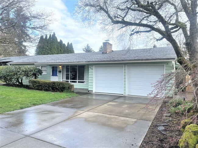 Foto del edificio - 3+ bedroom, two-bath, single family home w...